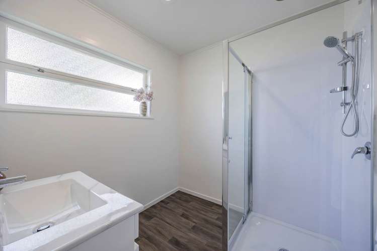 1/221 Wairau Road Totara Vale_17