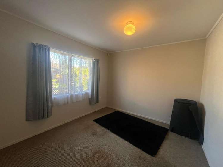 12 Wairata Place Te Atatu South_9