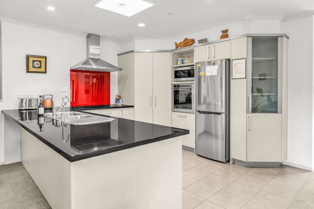 29 Edward Payton Grove Pukehangi_3