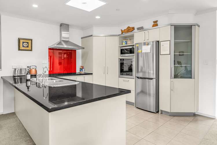 29 Edward Payton Grove Pukehangi_4