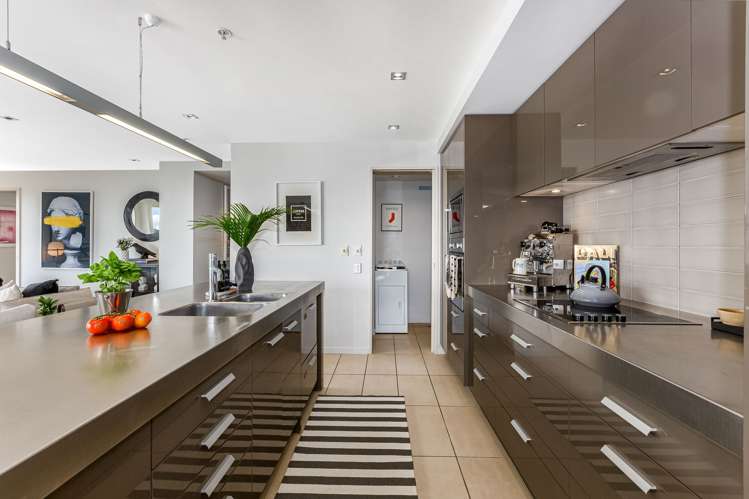 6F/82 Cable St Te Aro_5