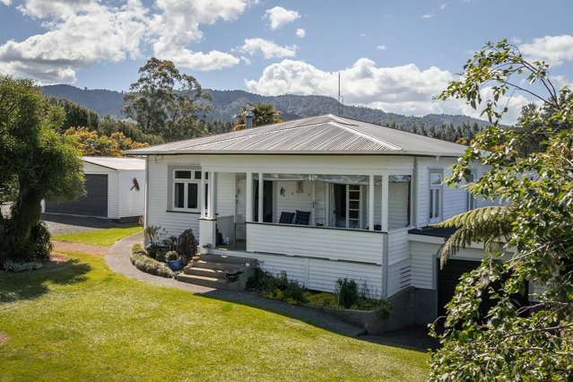 Vendors on the Move – Country Cottage Charm Awaits