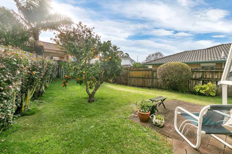 2/218 Sunnynook Road Totara Vale_4