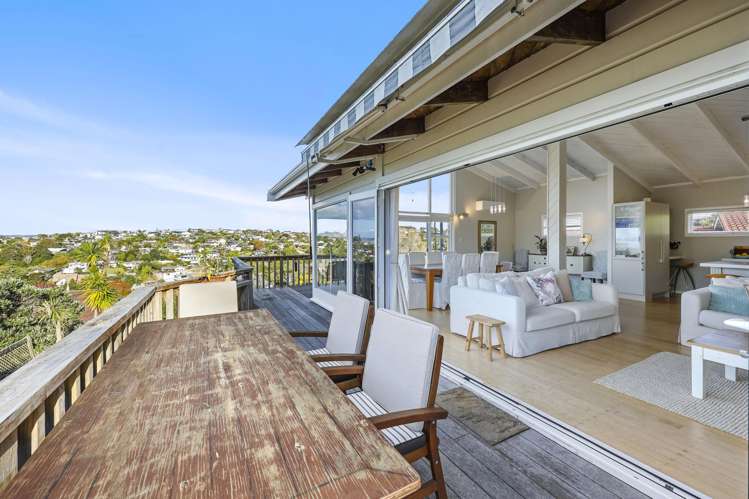 13 Colmar Road Mellons Bay_18