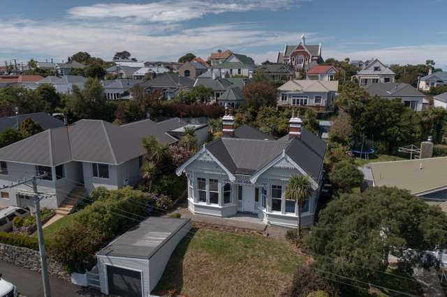 Abundant sun, character and modernisation in Gamma