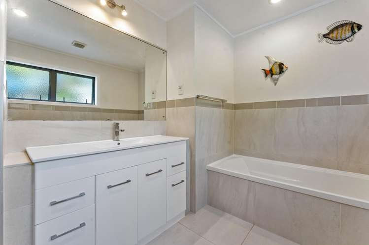 11 Springbank Lane Te Atatu Peninsula_18