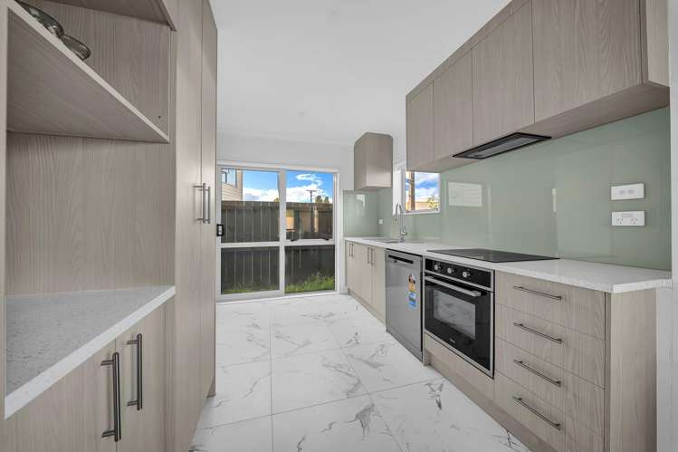 92B Luke Street East_5