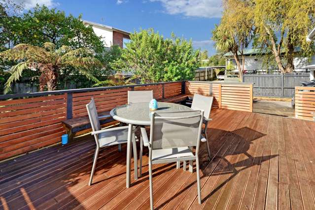 2/180 Henderson Valley Road Henderson_2