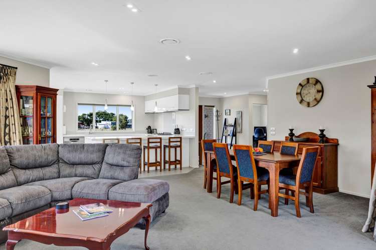 1 Elizabeth Grove Stratford_10