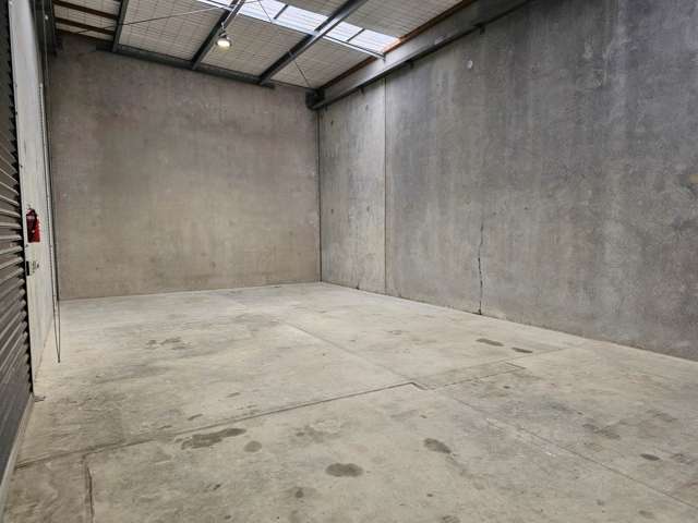 165M² WAREHOUSE/OFFICE/SHOWROOM IN SILVERDALE