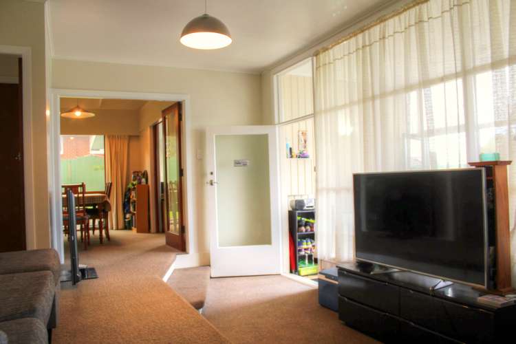 102 Titirangi Road New Lynn_12