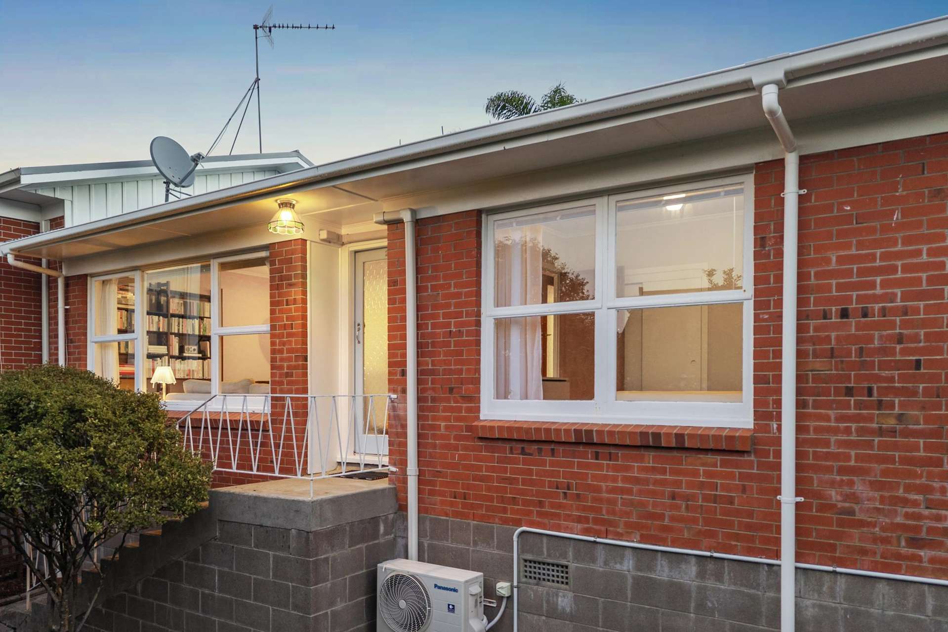 2/4 Penzance Road Mairangi Bay_0