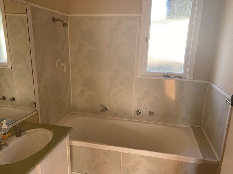 10 Sutherland Road 11218_6