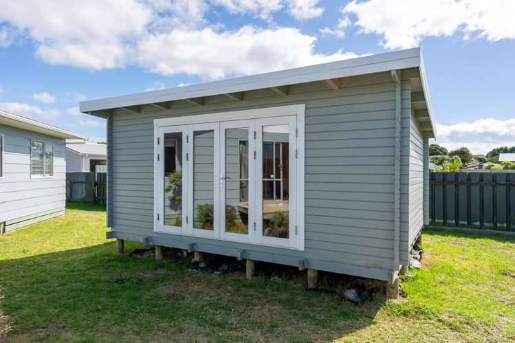 13 Simcox Street Otaki Beach_14