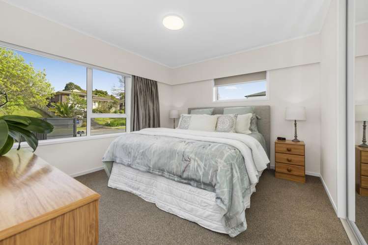 12 Mirrabooka Avenue Botany Downs_17