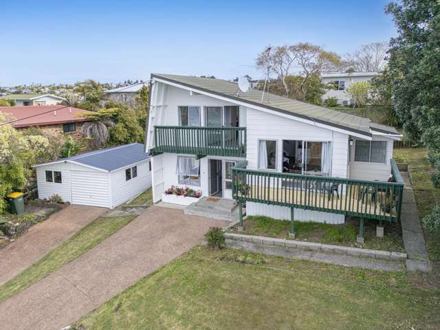 Charming Cottage with Sea View and Modern Touches.