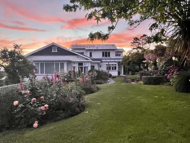 Country estate, ideal for horses and family living