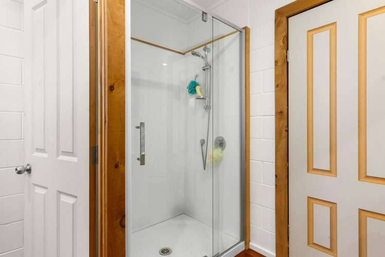 8 Signal Station Road Pouto_18