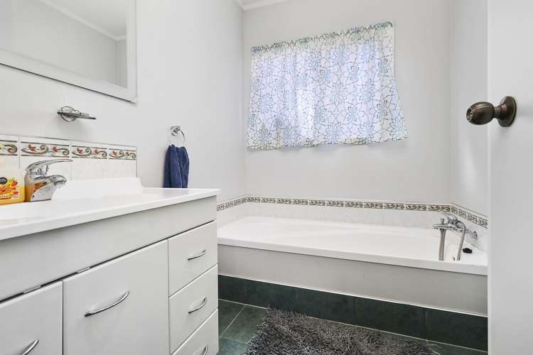 1/62 Savoy Road Glen Eden_13