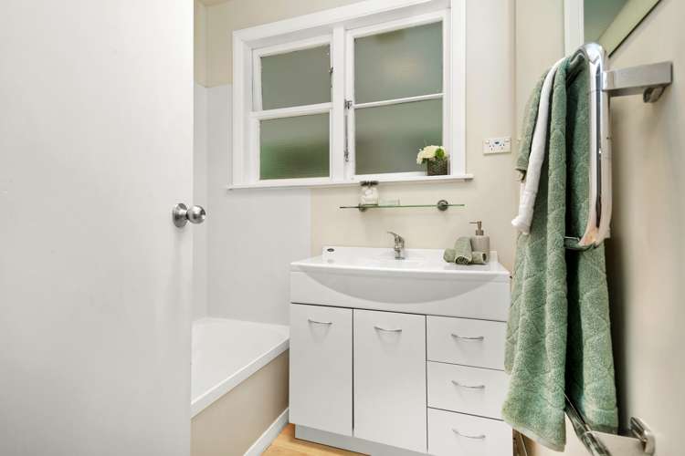 19 Morrison Grove Stokes Valley_10