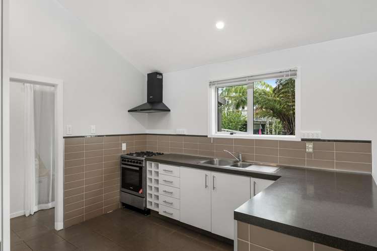 21B Brian Crescent Stanmore Bay_6