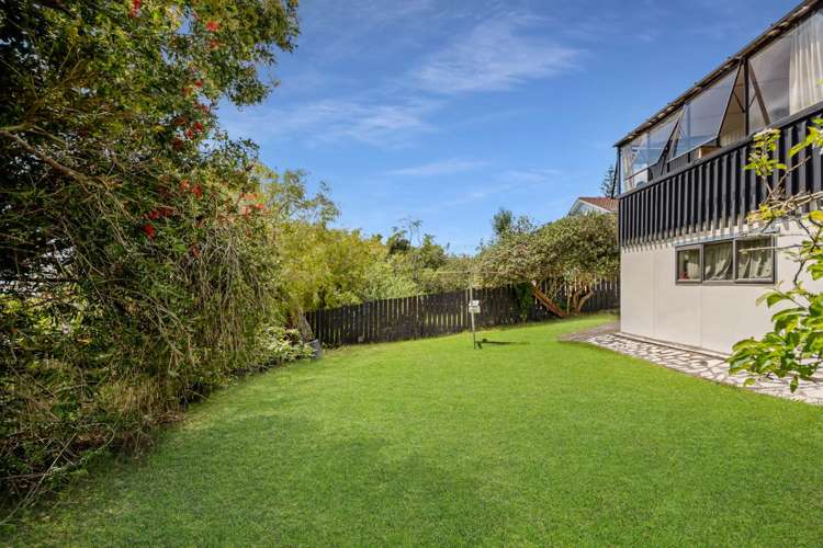 2/14 Downing Street Glenfield_12