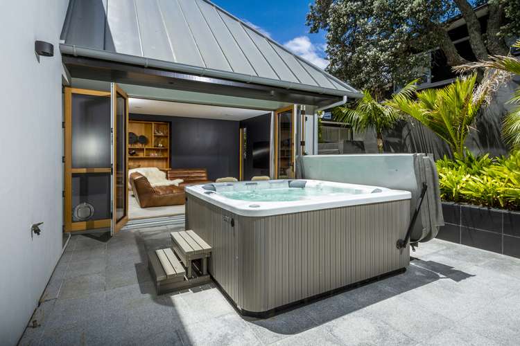 21 Whitby Crescent Mairangi Bay_17