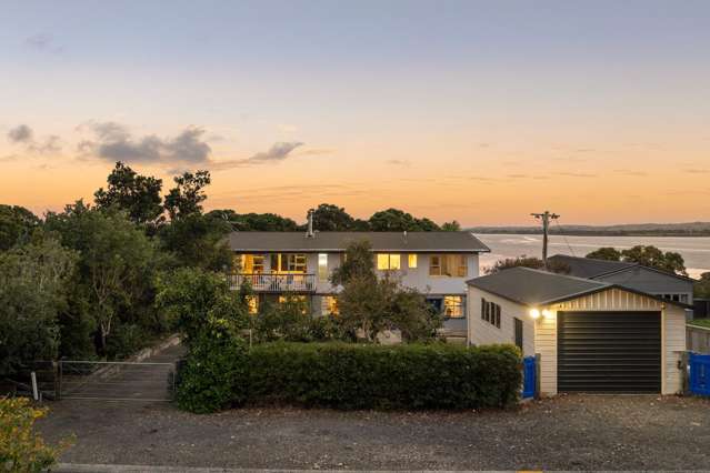 DUAL FAMILY LIVING : HARBOUR VIEWS & SUNSETS