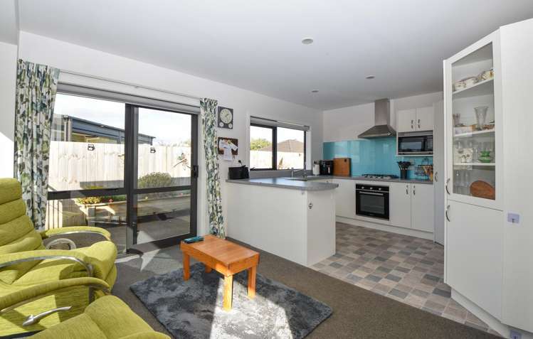 37 Ashmore Park Road Carterton_1