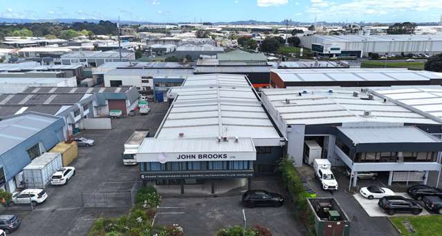 Unit A & B/5 Andromeda Crescent East Tamaki_1