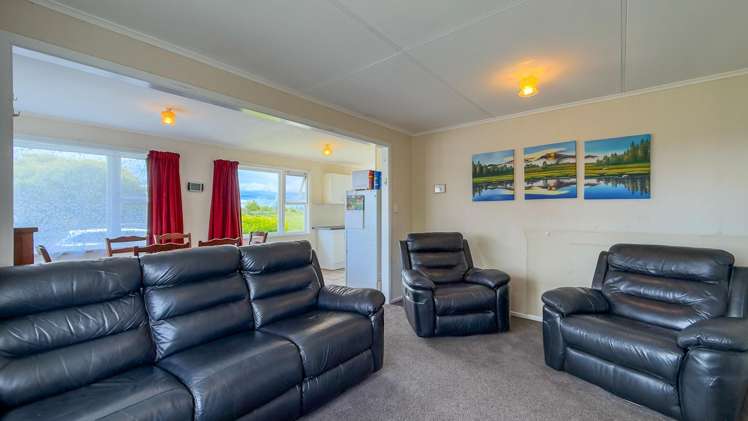 108 Canal West Road Waitakaruru_10