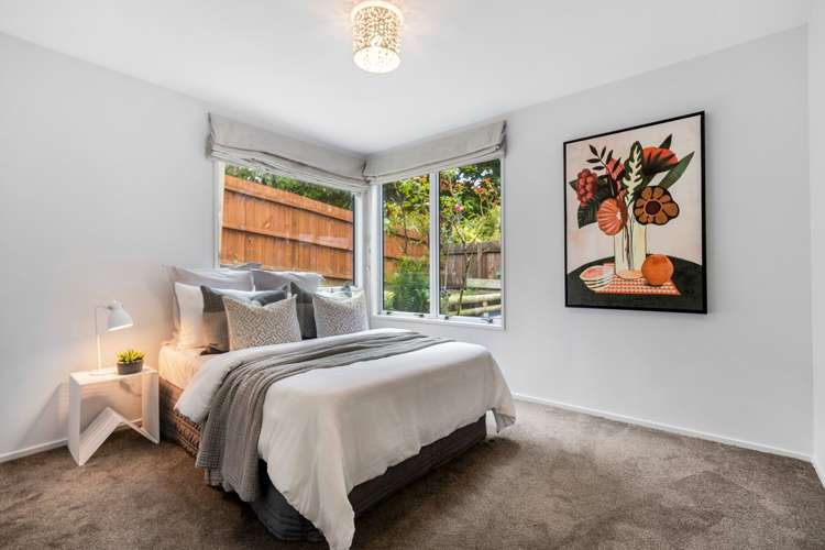 8 Arawata Terrace Fernhill/Sunshine Bay_13