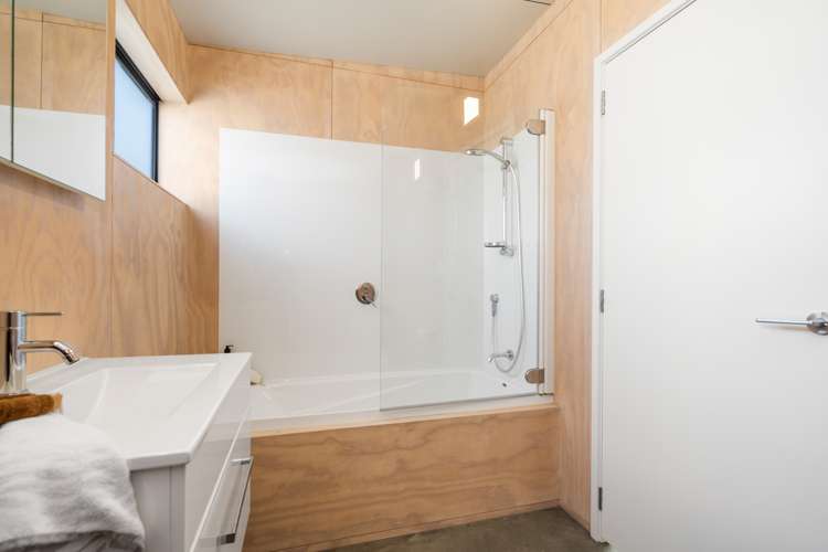 19 Finch Street One Tree Point_23