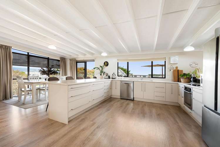 8 Roore Street Foxton Beach_18