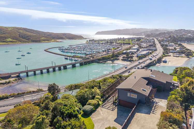 62 Kiriwai Road Paremata_34
