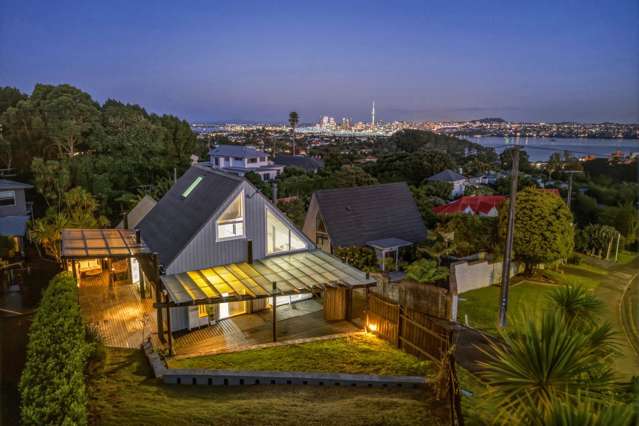 Elevated Views – Relaxed Living - Walking distance