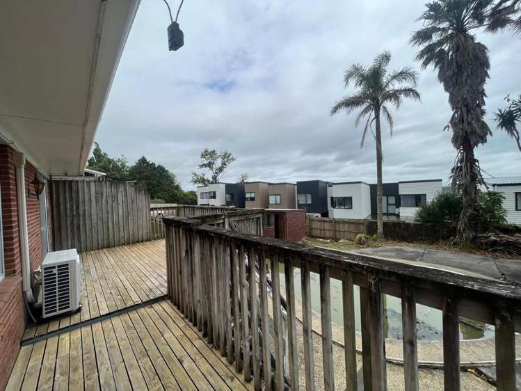 64 Royal Road Massey_10