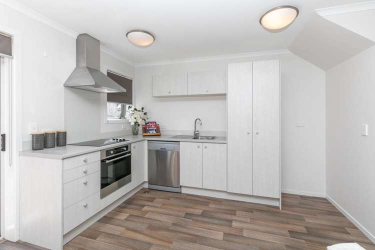 75 Chiefs Court Hamilton East_5