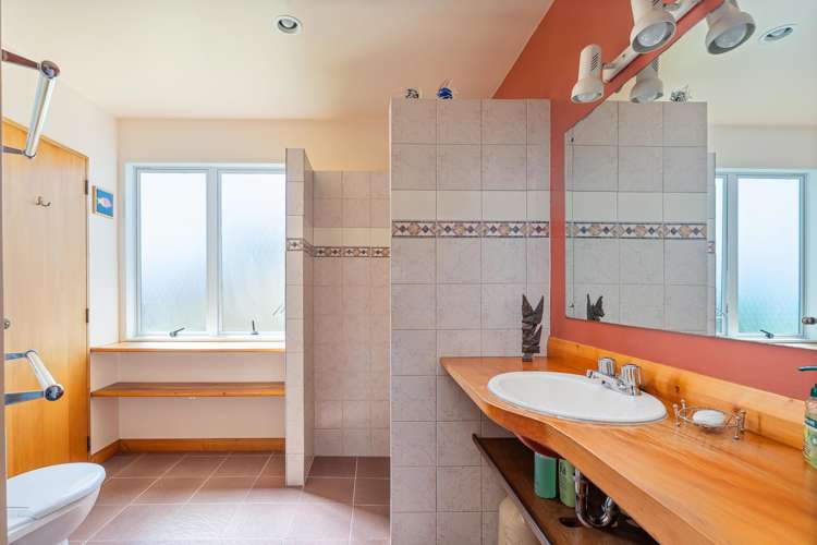 1 Hawk Hill Crescent Cooks Beach_11