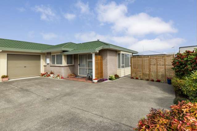 Sun-Soaked, Secluded & Superbly Located