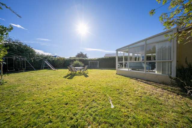 Quaint Original Te Anau Batch – Prime Location