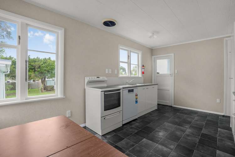 162 Wellington Road Wainuiomata_8