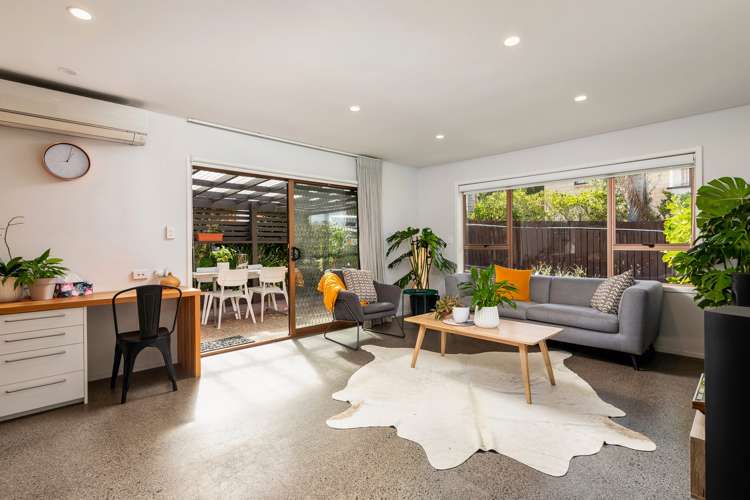 2/83 Owairaka Avenue_0
