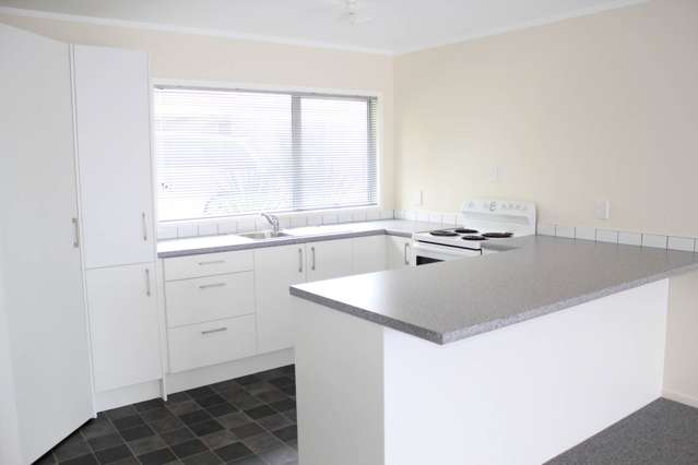 2B Robin Hood Place Onerahi_4