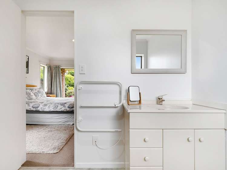 51 Basley road Owhata_27