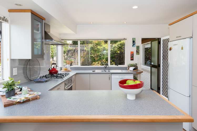 2/28 Parkhill Road Mellons Bay_8