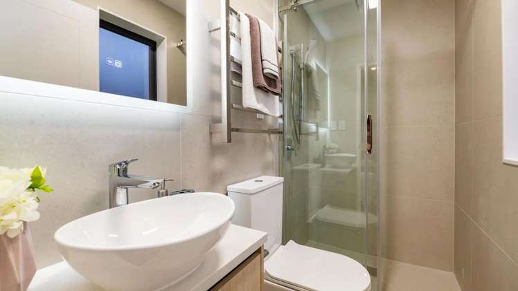 2/114 Saddleback Rise Murrays Bay_13