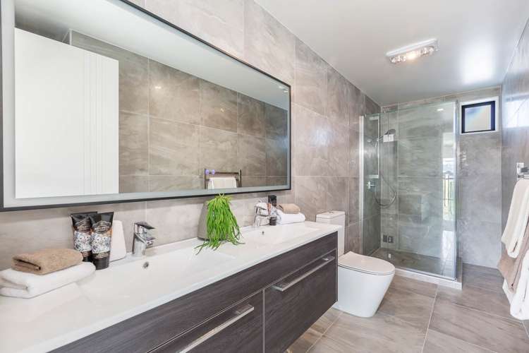 4 Canoe Lane Riverhead_16