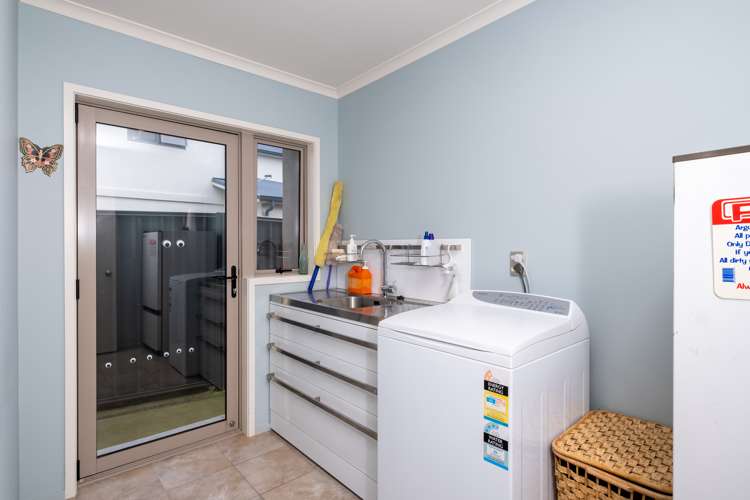 33 Delta Mews Place Clive_24