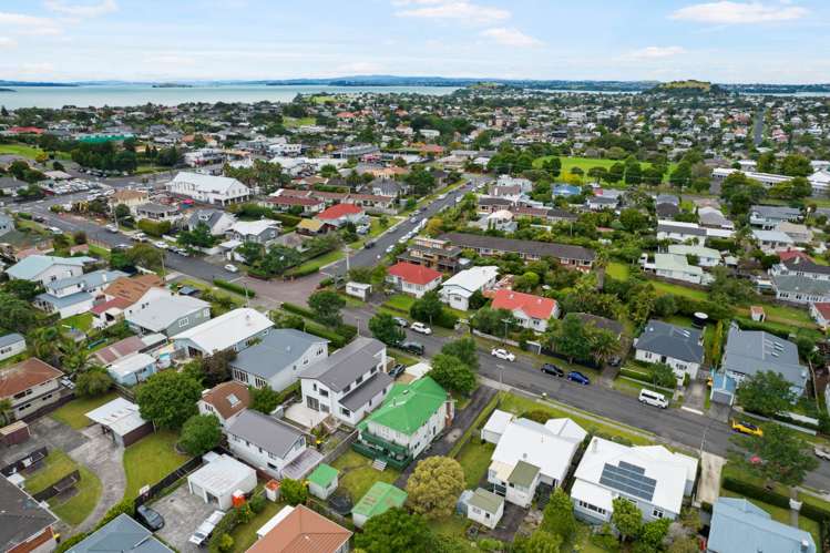 14 Egremont Street Belmont_31